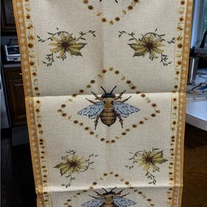 63-2. Bee and Floral Pattern Table Runner. NWOT